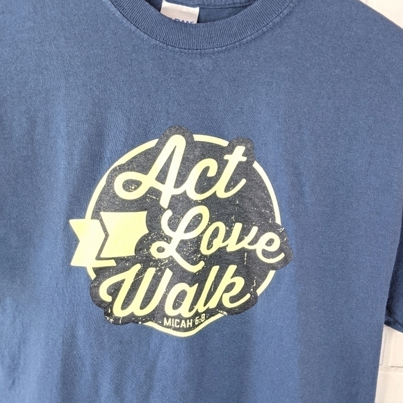 Gildan Blue Act Love Walk T Shirt Tee Top Men's Medium - Picture 5 of 5